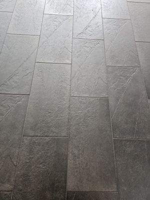 Fliesenboden obere Etage.jpeg