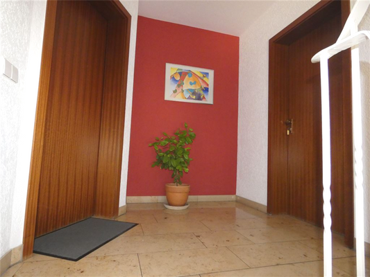 separater Zugang zum weiteren Zimmer mit TG-Bad