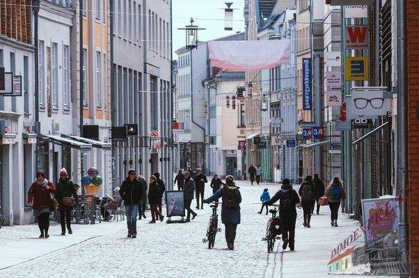 shopping-street-7924559_1280