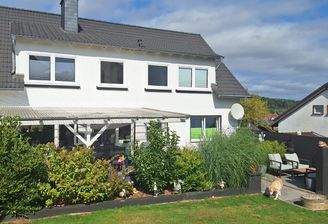 Haus vom Garten gesehen
