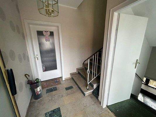 Hauseingang - Treppenhaus