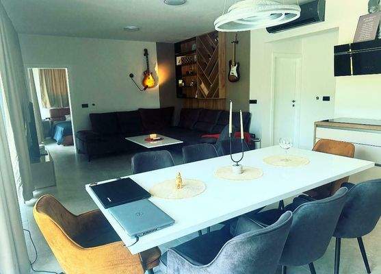 2B675A2B-11F7-49ED-9C00-0137B23D7C3C