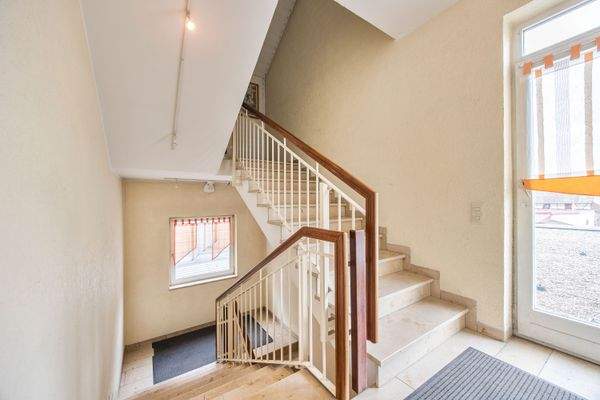 Geräumiges Treppenhaus