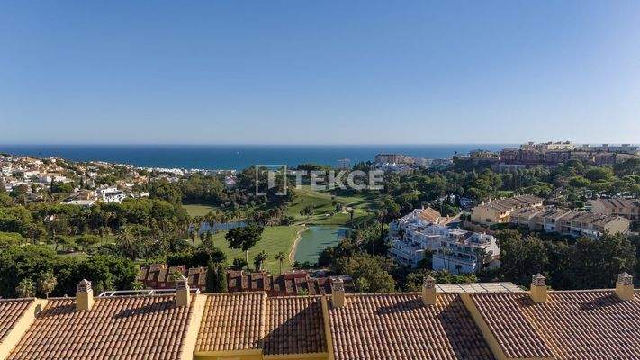 Apartments in Complex Near Golf Course in Torrequebrada Benalmadena