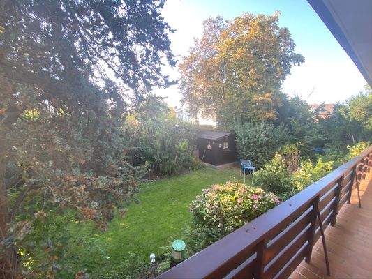 Balkonaussicht auf Garten der Souterrain WE