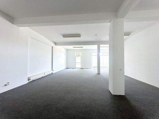 Gewerberäumlichkeit mit eigenem Eingang und Küche