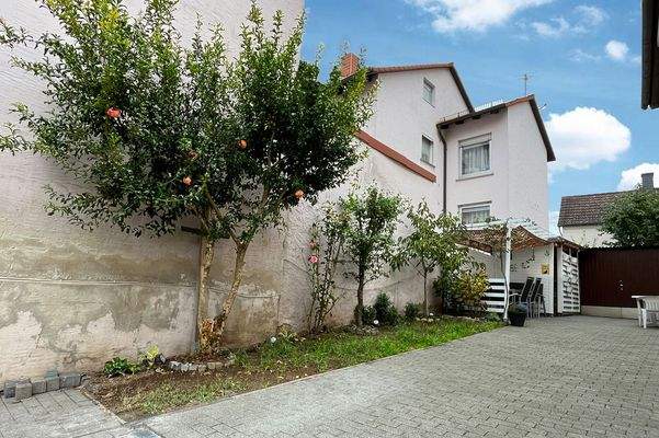 großzügiger Innenhof