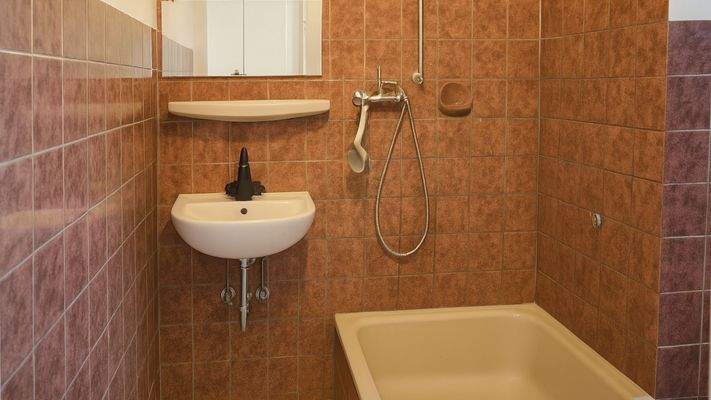 Wohnung 2: Badezimmer