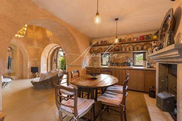 Trulli aus dem 17. Jahrhundert mit Pool