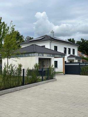 Ansicht Süd/Ost mit Garage/Carport jpg