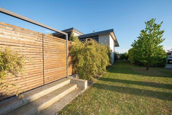 Hausansicht / Garten