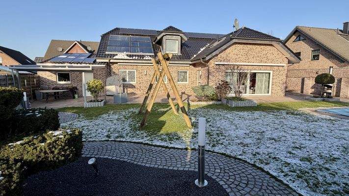 14 Aussenansicht und Garten