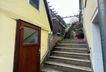 Aufgang zum Garten und Hauseingang