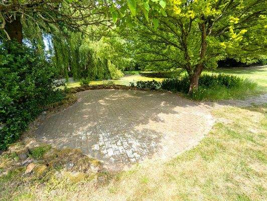 Lauschige Sitzecke direkt am Teich