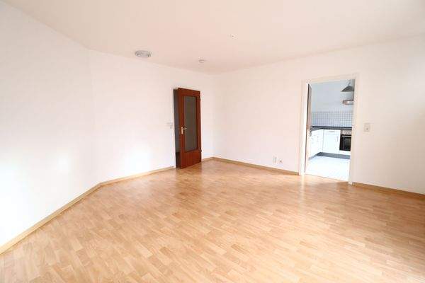 Wohnzimmer Richting Tür