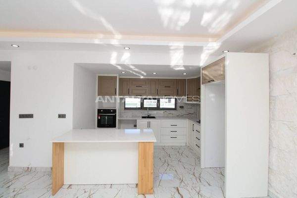 4-Bedroom Semi-Detached House with Pool and Garden in Belek