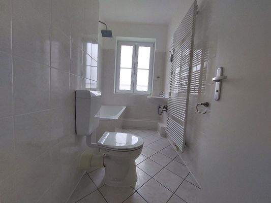 Bad mit Fenster (Beispiel)