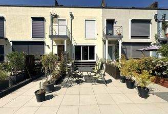 Viel Platz für die ganze Familie RMH mit Dachterrasse, Balkon und Garage in Unkel am Rhein, 
