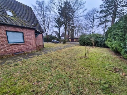 Garten + Einfahrt