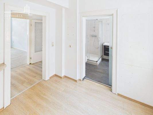 Vorderhaus_1.OG_Küche_Bad_Flur