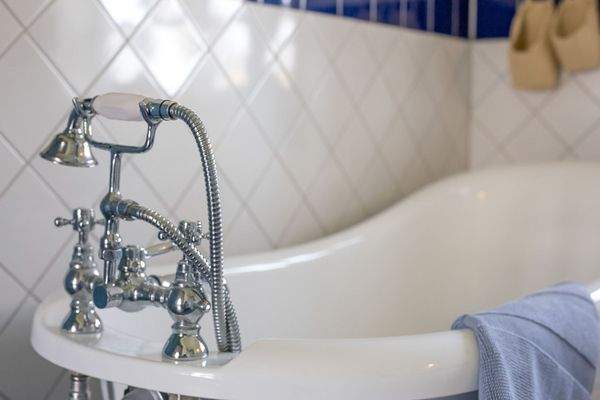 Detail der freistehenden Badewanne - Qualität!