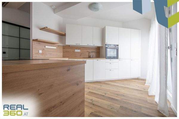 Neuwertige, junge Küche