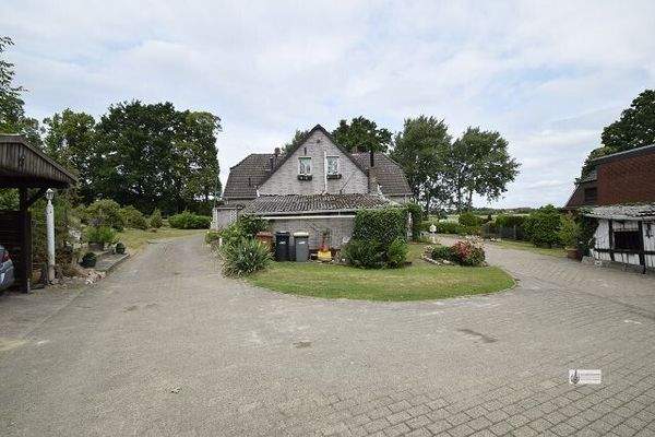 Gebäudeansicht vom Garten aus