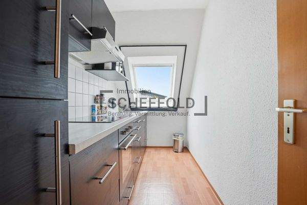 Helle Küche inkl. Einbauküche