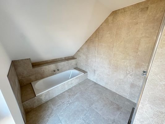 Badezimmer mit Wanne
