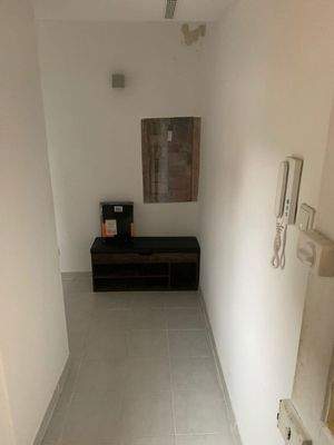 vom Eingang in den Flur