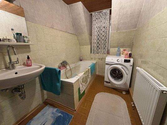 2. OG, rechts_Bad.JPG