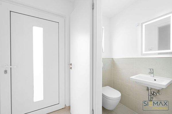 Eingang daneben das Gäste WC