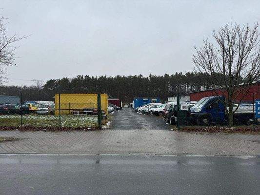 Ansicht Zufahrt Straßenfront