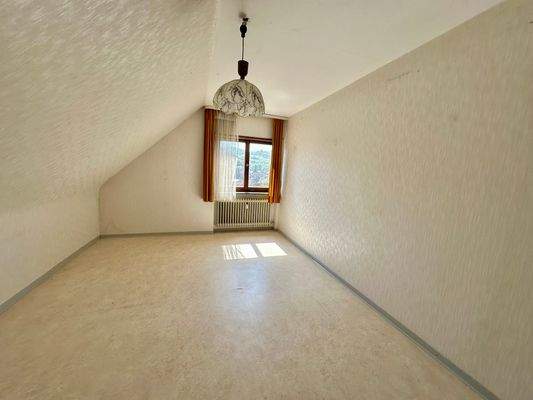 Schönes Schlafzimmer im Dachgeschoss