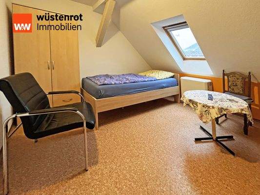 H13 Zimmer Dachgeschoß