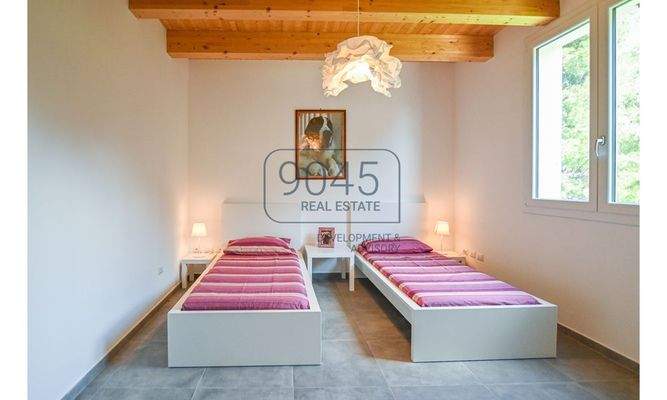 Zeitgemäße Landvilla in nachhaltiger Holzbauweise mit Panoramablick bei Potenza Picena