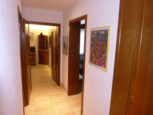 Flur zu den Schlafzimmern.JPG