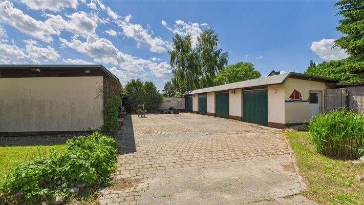 Außenansicht Garagen/Kojen