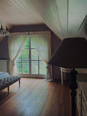 Elternschlafzimmer mit Balkon