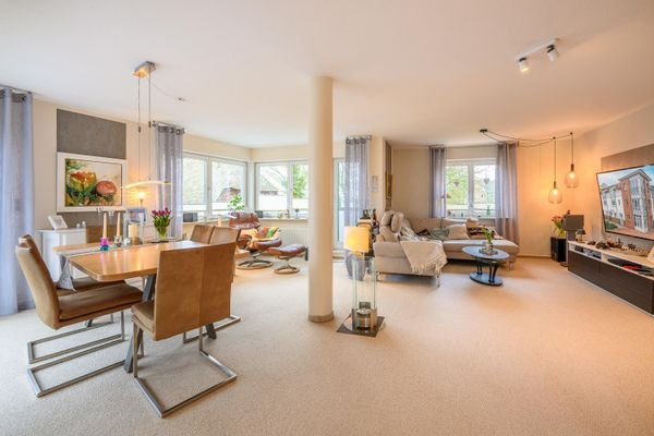 Offenes Wohn- und Esszimmer
