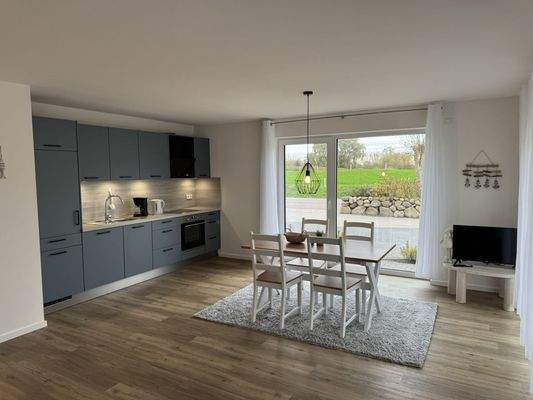 offene Wohnküche mit Essbereich