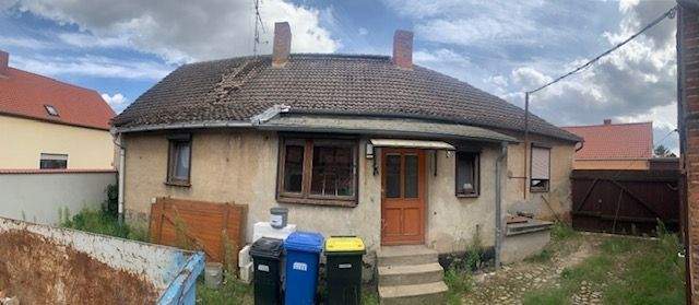 Hofseite mit Windfang