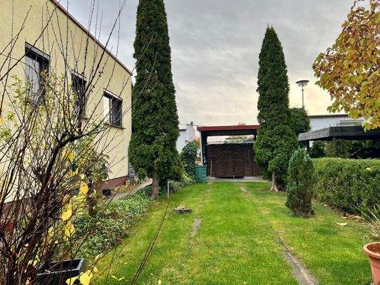 Giebelansicht zum Carport