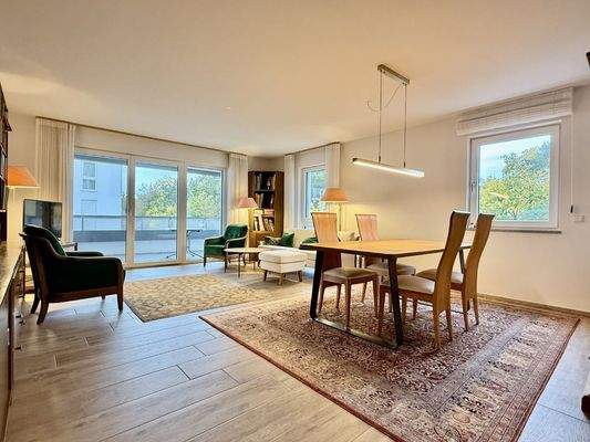 Wohnbereich u. Essbereich 