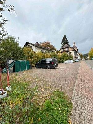 Baugrundstück-Parkplatz