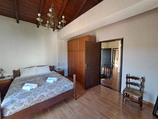 Kreta, Douliana: Renoviertes Steinhaus mit Pool und Garten zu verkaufen