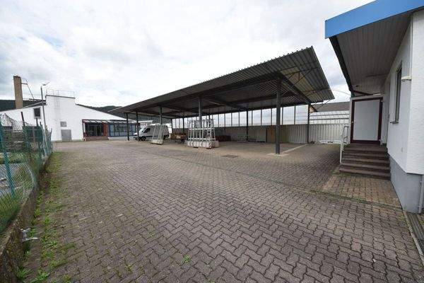 Innenhof mit Überdachung