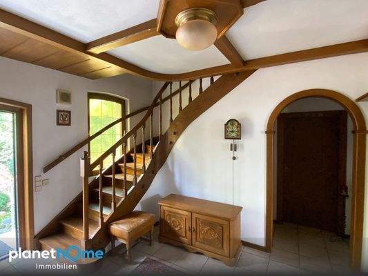 Diele mit Stiege zum OG