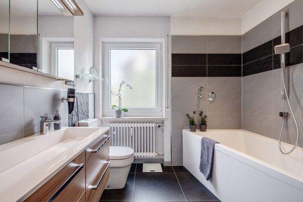 Modernes Tageslichtbad...