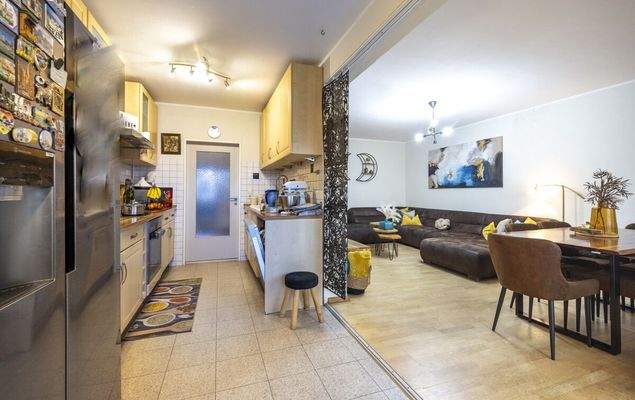 Offene Küche mit Blick in den Essbereich 